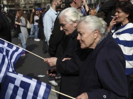 В Греции многотысячный митинг, полиция применяет силу
