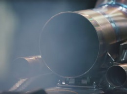 Видео: В Mercedes запустили двигатель новой машины