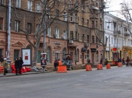 Реконструкция Ришельевской: тротуары сузили в два раза и сделали парковочные карманы