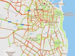 Мощный снегопад в Одессе парализовал движение на дорогах