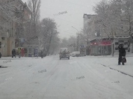 Где же техника: Николаев засыпает снегом, а коммунальщики не успевают его расчищать