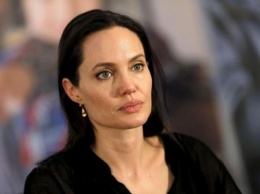 Отсутствие макияжа и сальные волосы: Анджелина Джоли потеряла былую красоту (ФОТО)