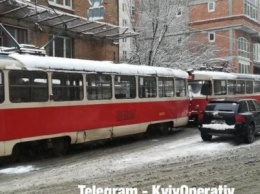 В Киеве из-за ДТП остановились скоростные трамваи (ФОТО)