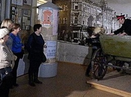 «Музейное зазеркалье-2»: в Краеведческом музее отпраздновали 98-летие необычной экскурсией (ФОТО)
