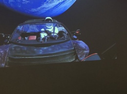 Автомобиль Илона Маска стал настоящим космическим объектом