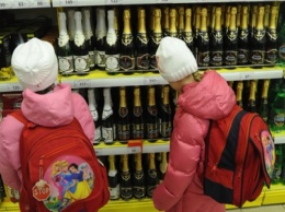 На Днепропетровщине несовершеннолетним продают алкоголь
