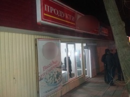 На Николаевщине злоумышленник, пригрозив продавщице ножом, забрал из кассы 300 гривен