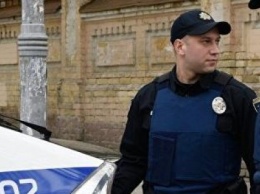 Под Киевом мужчина избил полицейских