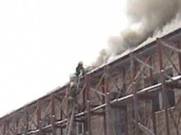 На Сумщине почти 6 часов тушили пожар в здании