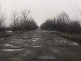 Дорога под Мелитополем шокирует состоянием полотна (видео)