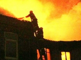Масштабный пожар в Харькове: спасатели эвакуировали более 20 человек (ФОТО)