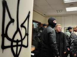 Националисты в Киеве разбили окна в Россотрудничества и Сбербанка