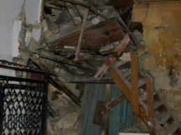 В центре Одессs рухнула часть дома, придавив женщину (ФОТО)