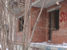 Вход в недострой в центре Славянска планируют заложить кирпичом