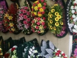 Власти Павлограда указали, где можно продавать цветы на поминальные дни
