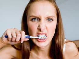 10 худших вещей, которые ты делаешь со своими зубами
