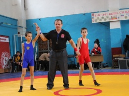 Борцовский турнир в честь ветеранов спорта прошел в Бахчисарае