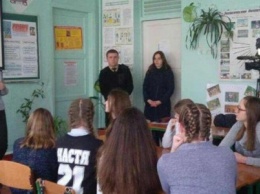 Ученикам Черноморской школы №3 напомнили правила обращения с огнем в быту и в местах массового пребывания людей