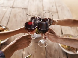 Новое открытие: полбокала вина в день уже доведут до старческого слабоумия