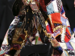 Возвращение легенды: сумка-седло Christian Dior снова на подиуме