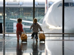 Рада планирует упростить выезд детей за границу