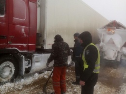 Беляевские полицейские вытащили из снежной ловушки микроавтобус с пассажирами