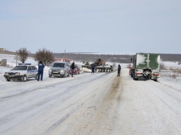 В Вознесенском районе легковушка застряла в снежном сугробе: спасателям пришлось отогревать пассажиров