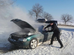 Неподалеку от села Одесской области на ходу загорелся автомобиль