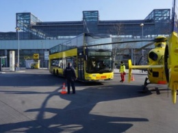 В Берлине автобус врезался в вертолет