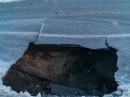 В центре Днепра провалилась дорога на 6 метров (фото)