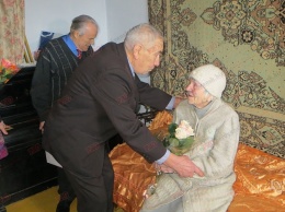 100-летняя жительница Бердянска Мария Дрожжина раскрыла секрет своего долголетия