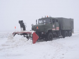 Спасатели привлекли тяжелую технику для расчистки трассы Н-14 «Александровка - Николаев»