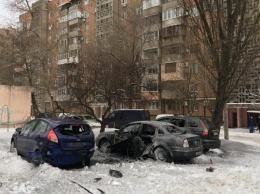 Взорвались три автомобиля: в центре Донецка прогремел взрыв