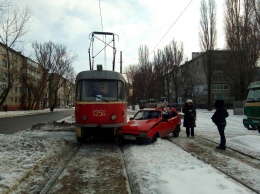 ДТП на Молодогвардейской: не ходит трамвай №9 (Фото)