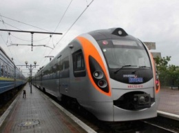 "Укрзализныця" запускает продажи билетов через интернет еще на два международных поезда