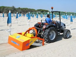 На пляжах Очакова будет чистый песок: служба благоустройства определилась с покупкой спецтехники