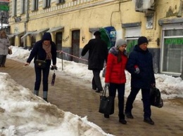Ужасы ранней киевской весны: гололед, сосули и грязный снег (ФОТО, ВИДЕО)