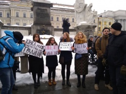 На Михайловской площади собрался антимитинг: "Долой феминизм!"