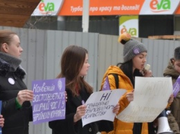 Восьмого марта в Днепре женщины выступили против насилия (ФОТОРЕПОРТАЖ)