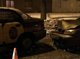 В Харькове столкнулись две машины такси. Есть пострадавшие (ФОТО)