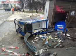 Иномарка в Одессе снесла остановку