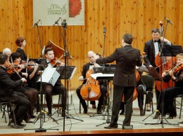 Музыкальный Днепр: в академии музыки открыли конкурс скрипачей и виолончелистов