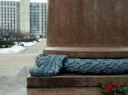 В Донецке возложили цветы у памятника Шевченко