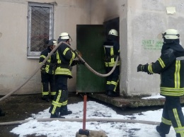 В одной из многоэтажек Северодонецка "адским пламенем" горел мусоросборник (Фото)