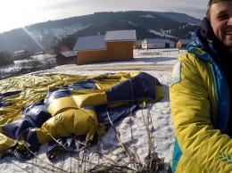 Украинец пролетел на воздушном шаре между высочайшими пиками Карпат