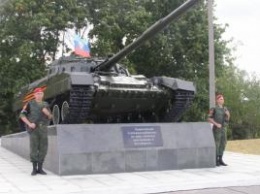 В городах "ЛНР" с постаментов исчезнет военная техника: боевики готовятся в параду Победы