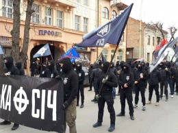 Появились фото Марша славы героев Карпатской Украины по улицам Ужгорода