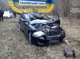 ДТП на Закарпатье: Toyota Avensis протаранила стеллу - травмирован водитель. ФОТО