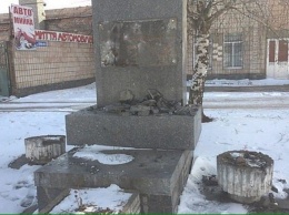 На Житомирщине вандалы напали на памятник легендарному военачальнику