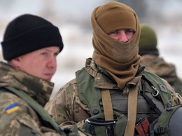 ВСУ готовится обстрелять свои позиции в Донбассе, заявили в ДНР